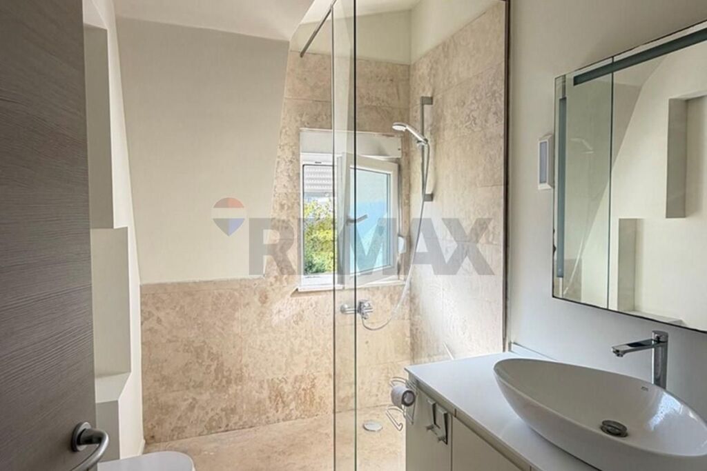 VILLAS FOR SALE WHITE HOUSES TEG