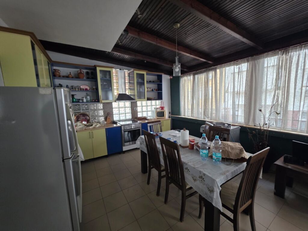 Apartament 2+1 me qera prane Hiltonit tek Delijorgji
