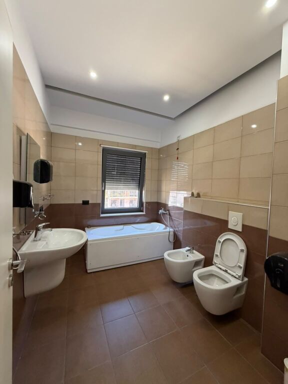 FOR RENT – BUSINESS PREMISES