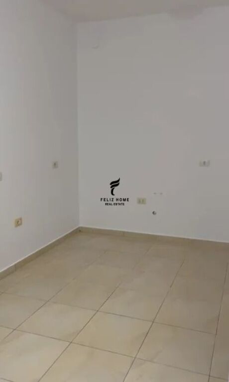 ZYRE ME QERA 118 M2 PAZARI I RI 100.000 LEKE  FH-95769
