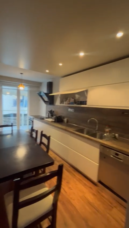 Apartament 2+1, Stadiumi Dinamo!