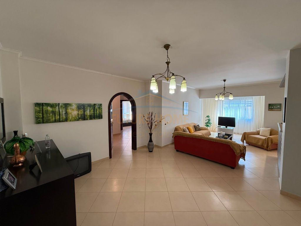Shitet, Apartament 3+1+2, Rruga Mihal Ballkameno, Pogradec