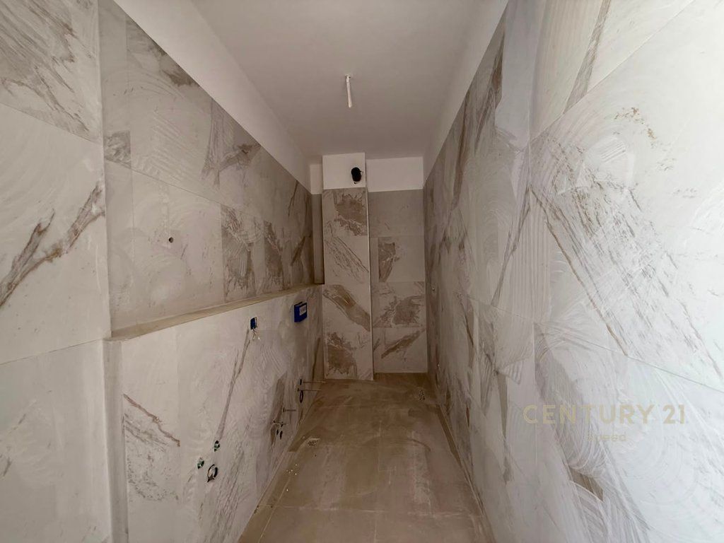 Shitet apartament 1+1+verande te Siri Kodra