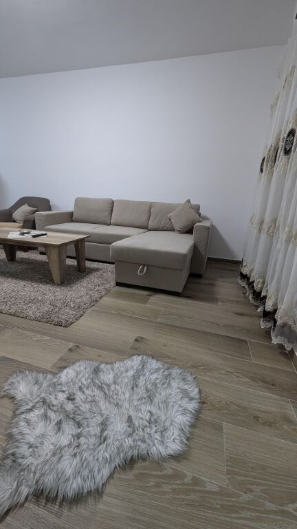 Apartament 2+1 per qira prane stacionit te trenit