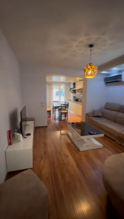 Apartament 2+1, Stadiumi Dinamo!