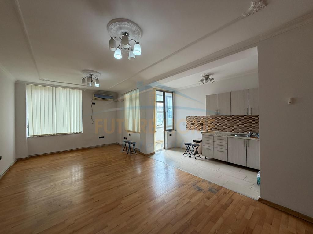Apartment 2+1+2 for sale in the Center, opposite Toptani
