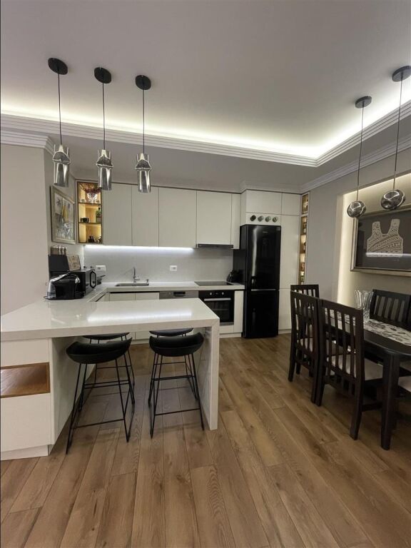 Qera | Apartament 2 + 1 | Xhamlliku | 800 €/muaj