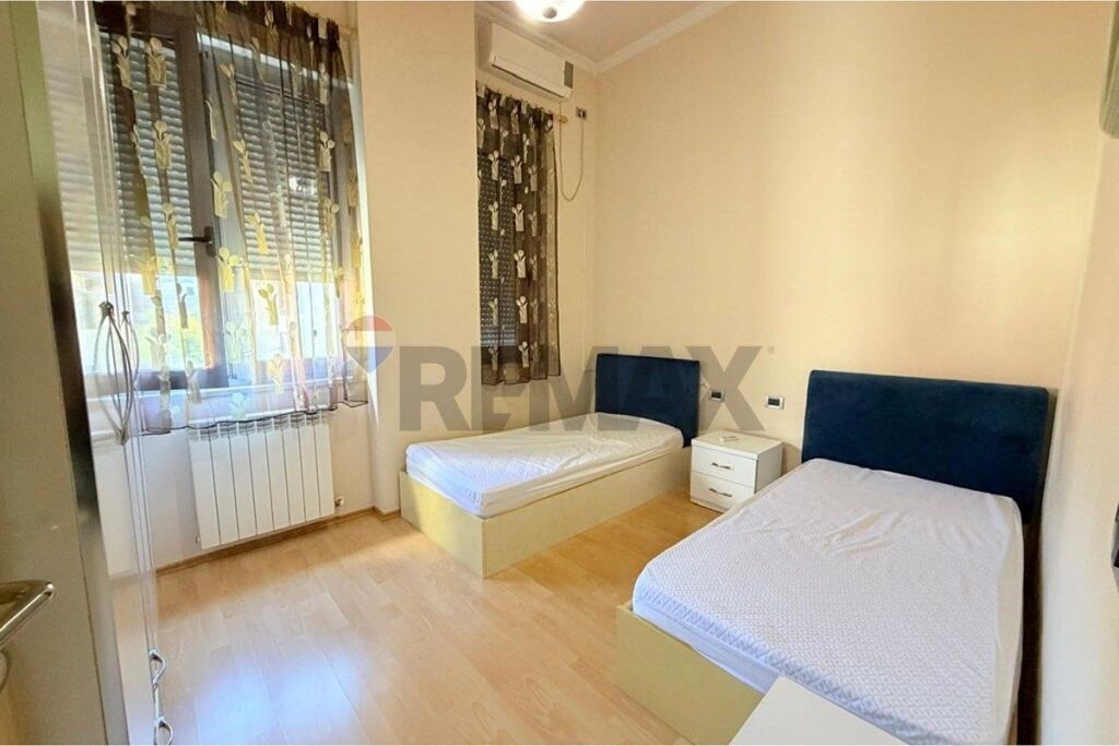 Apartament 2+1+2 me qera Pazari Ri