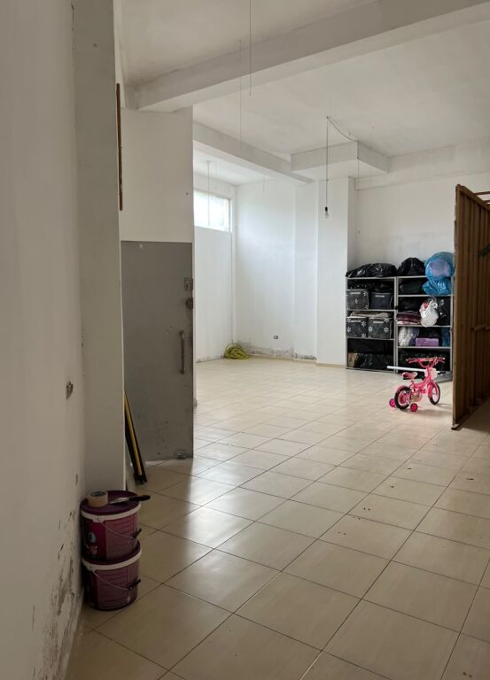 NEGOZIO IN VENDITA NEL COMUNE DI PARISIT