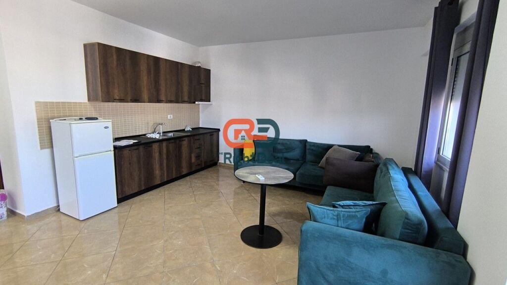 Tek Kompleksi Halili, Jepet Me Qira, Apartament 2+1+2 Me Hapesira Te Bollshme !!!