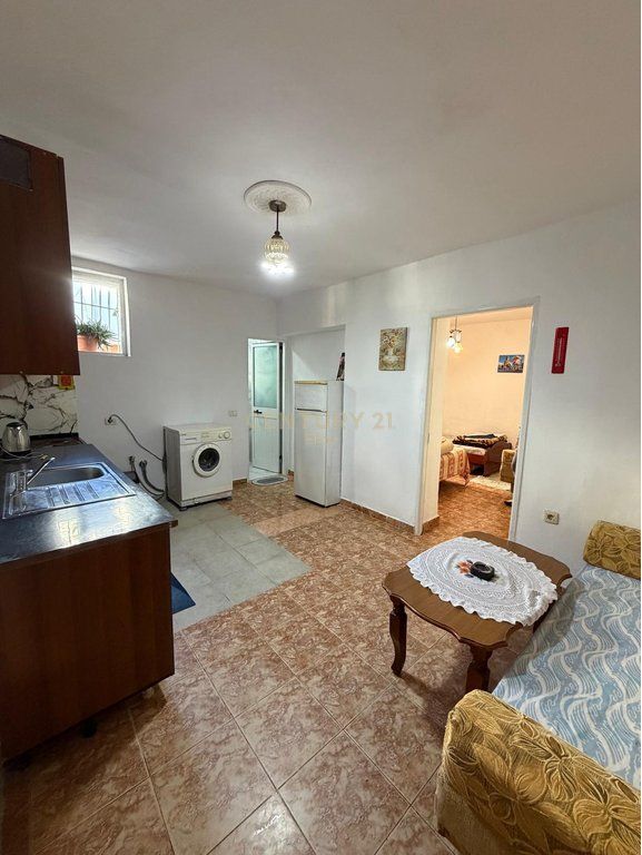APARTAMENT ME QERA PRANE/ QSUT