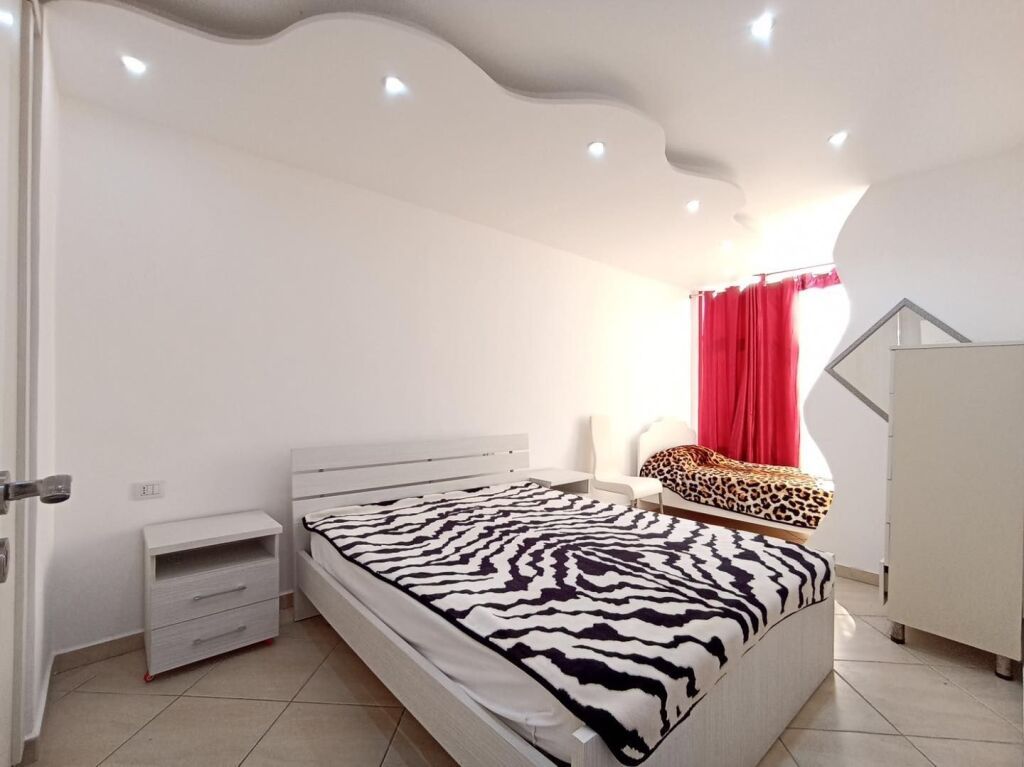 Japim me qira super apartament 2+1+verande ne Durres