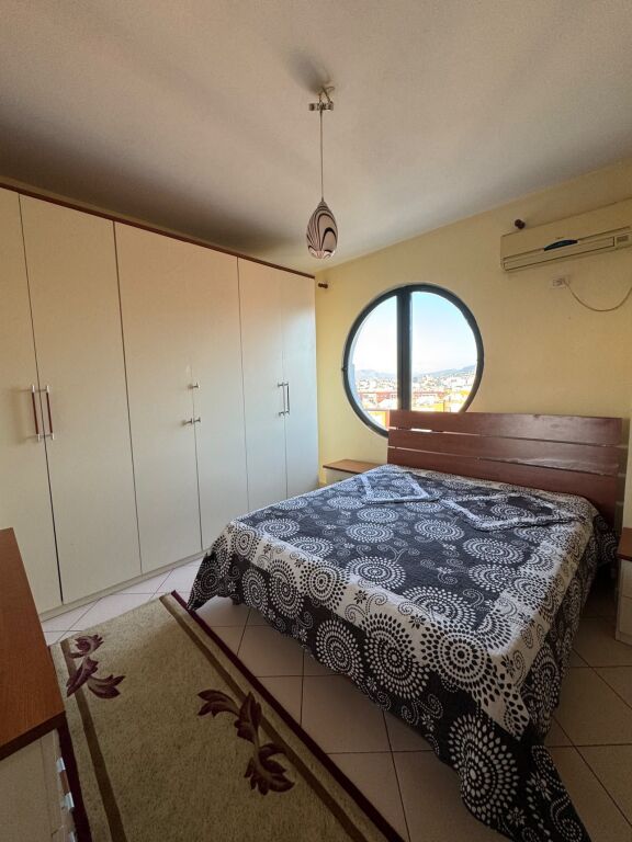 🏠 Jepet me qira apartament 3+1 përballë Deliorgjit.