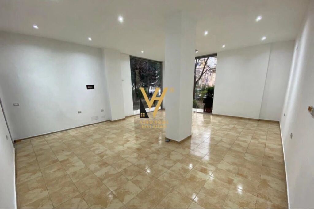 JEPET AMBIENT BIZNESI 55 M2 ME QIRA NE YZBERISHT 45.000 LEKE