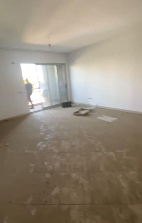 Shitet apartament 2+1+2 tek Shkolla e Bashkuar , prane Komisariatit nr.4 ! 200 mln leke !