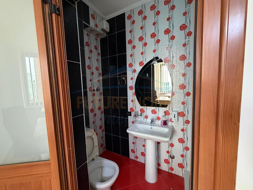 Apartment 2+1+2 for sale in the Center, opposite Toptani