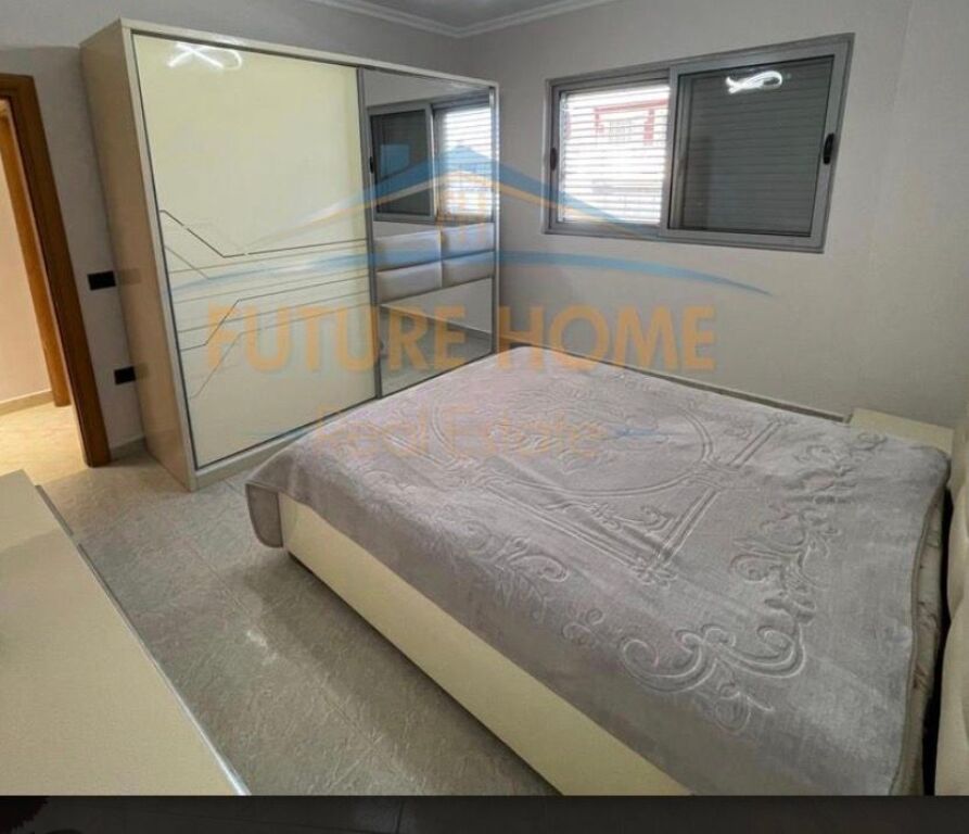 Shitet, Apartament 3+1+2, Kristal Center, Tiranë.