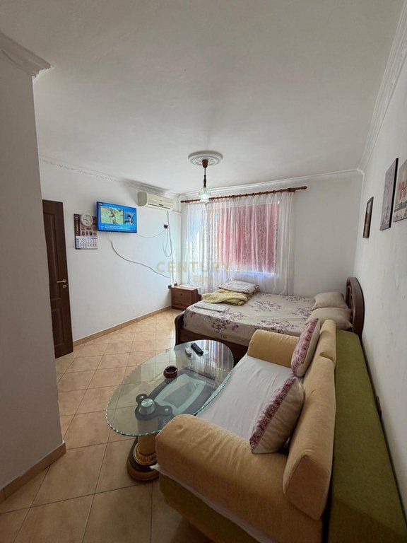APARTAMENT ME QERA PRANE/ QSUT