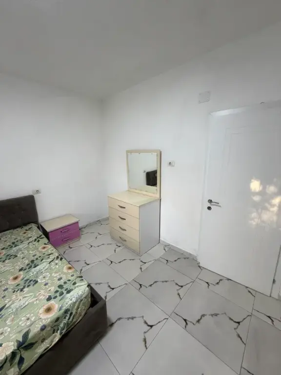 Tirane, jepet me qera shtepi 1+1 , 45 m² 27000 leke