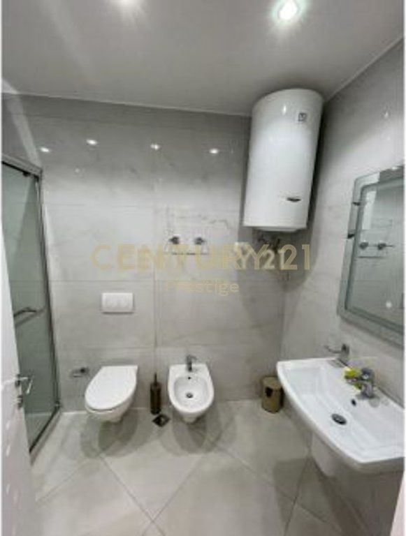 APARTAMENT 2+1+2 ME QIRA, PRANE AMBASADES AMERIKANE, TIRANE!