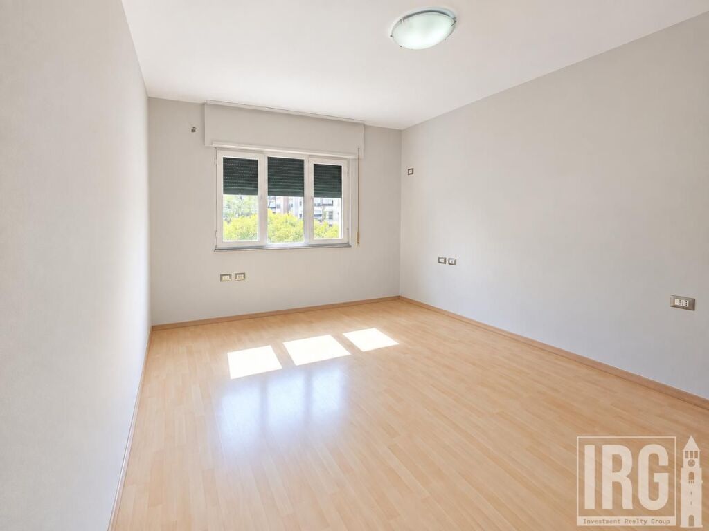 AMBIENT PËR ZYRA ME QIRA+ GARAZH| KOMUNA E PARISIT