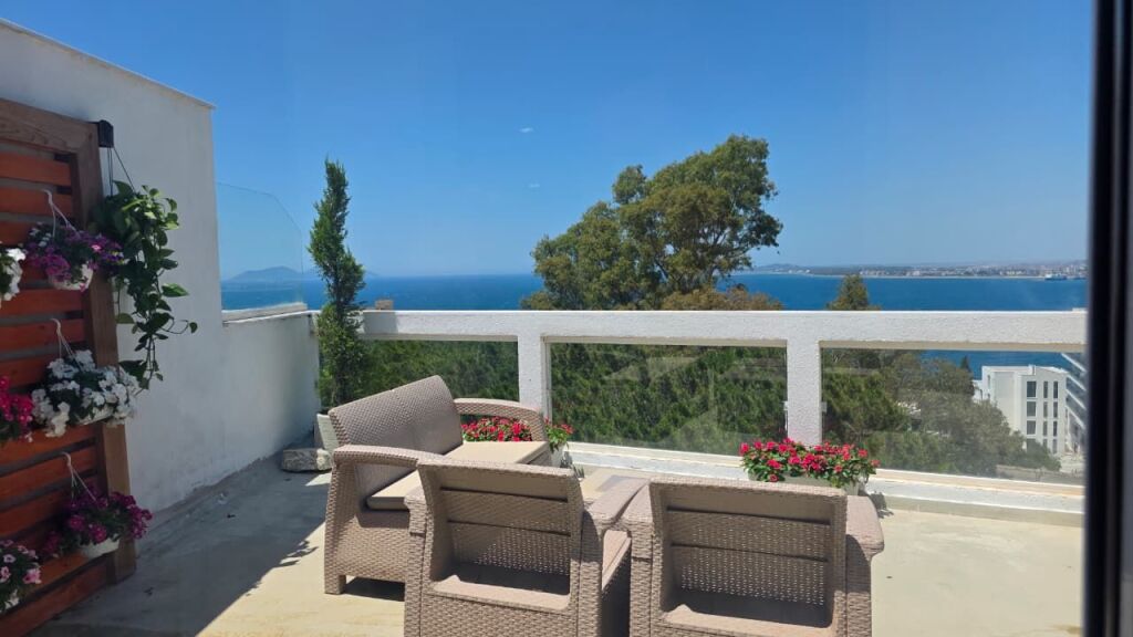 Super Penthouse con vista sul mare, acqua fredda, Vlora