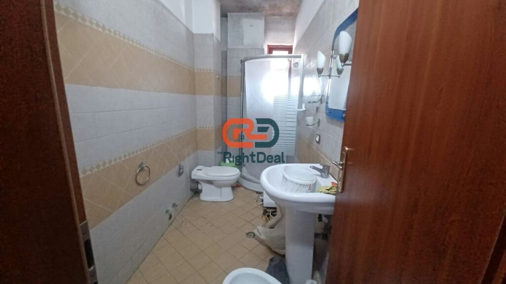 Ne Misto Mame, Shitet Apartament 2+1, Mundesi Ideale Banimi Ose Investimi !!!
