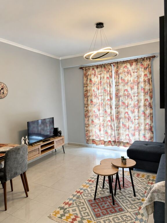 # IN AFFITTO: 1+1 📍 Xhamllik (Via Xhanfize Keko – Vicino a Kinostudio) – 50.000 ALL/Mese – 8° Piano – Edificio Nuovo A.2020 || Comfort &amp; Ottima Posizione ✨