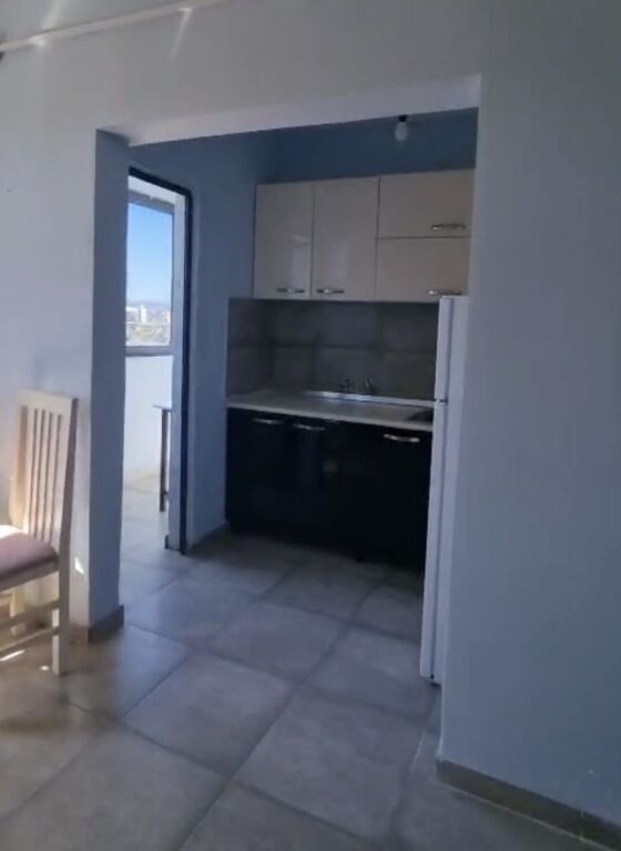 Jepet apartament 1+1 me qira ne Laprake , prane Spitalit Ushtarak , ish Dogana .