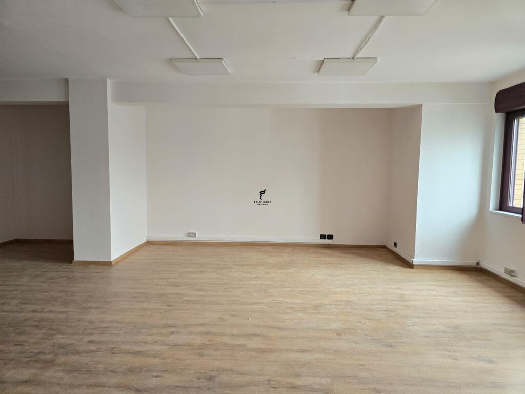 UFFICIO IN AFFITTO 96 M2 CENTRO 180.000 LEKE FH-96130