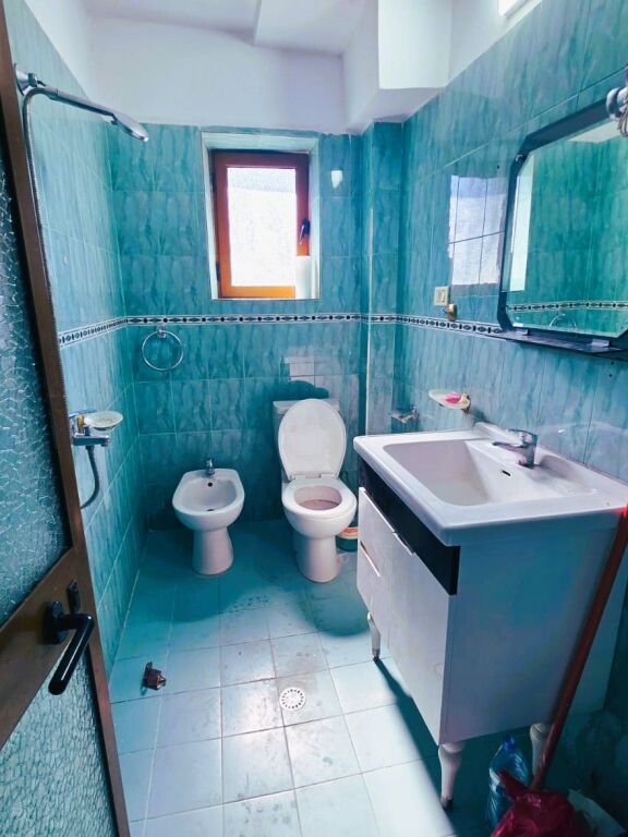 🏡 SHITET APARTAMENT 2+1 – RRUGA BARDHYL, TIRANË 📍