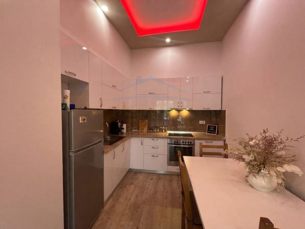 Qera, Apartament 2+1, Liqeni i Thate, Tiranë.