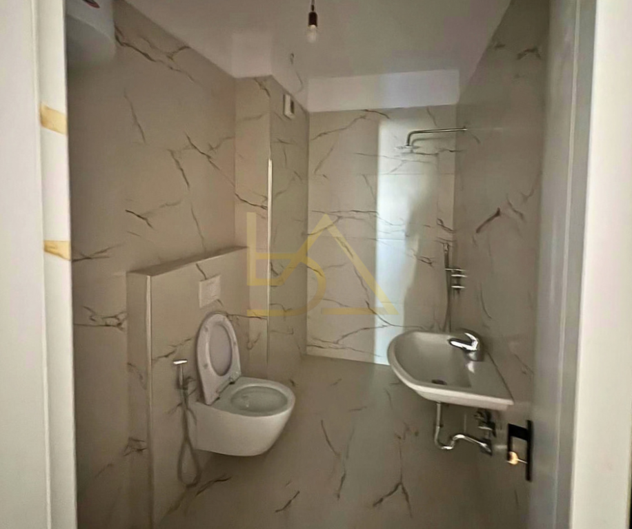 SHITET GODINË ME 17 APARTAMENTE – SHKËMBI I KAVAJËS, DURRËS