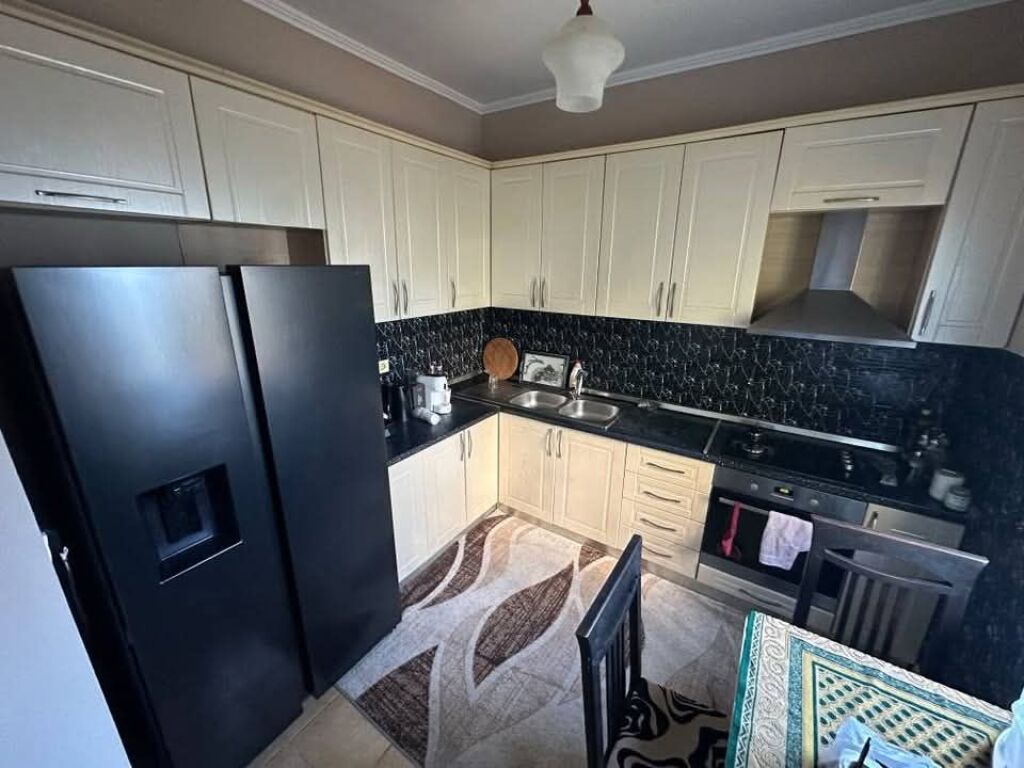 SHTEPI PRIVATE 2+1 ME QIRA 120 m² | Oborr 380 m² - ALI DEMI