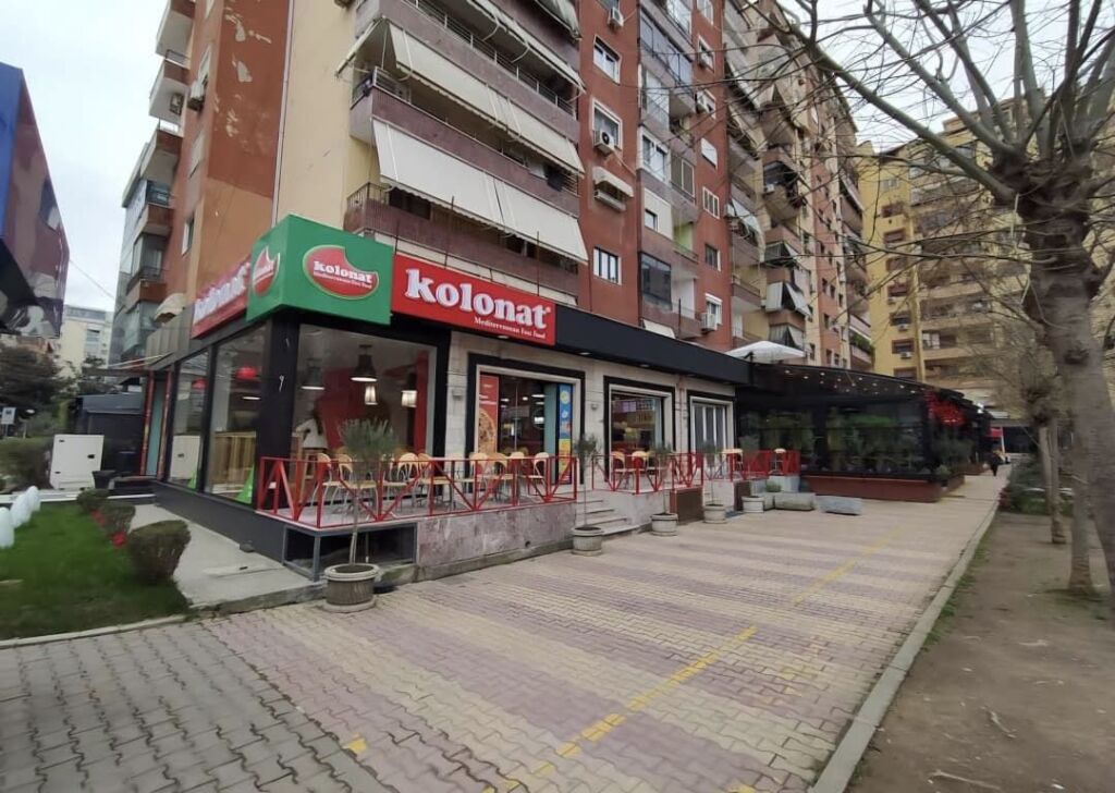 Shitet garsoniere tek Komuna e Parisit , Rruga Hasan Alla , Kristal Center , Selite , Kodra e Diellit .