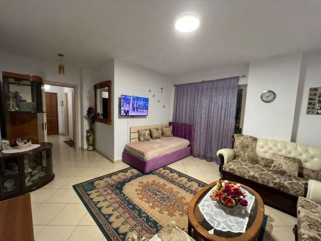 Shitet, Apartament 1+1, Yzberisht, Tiranë.