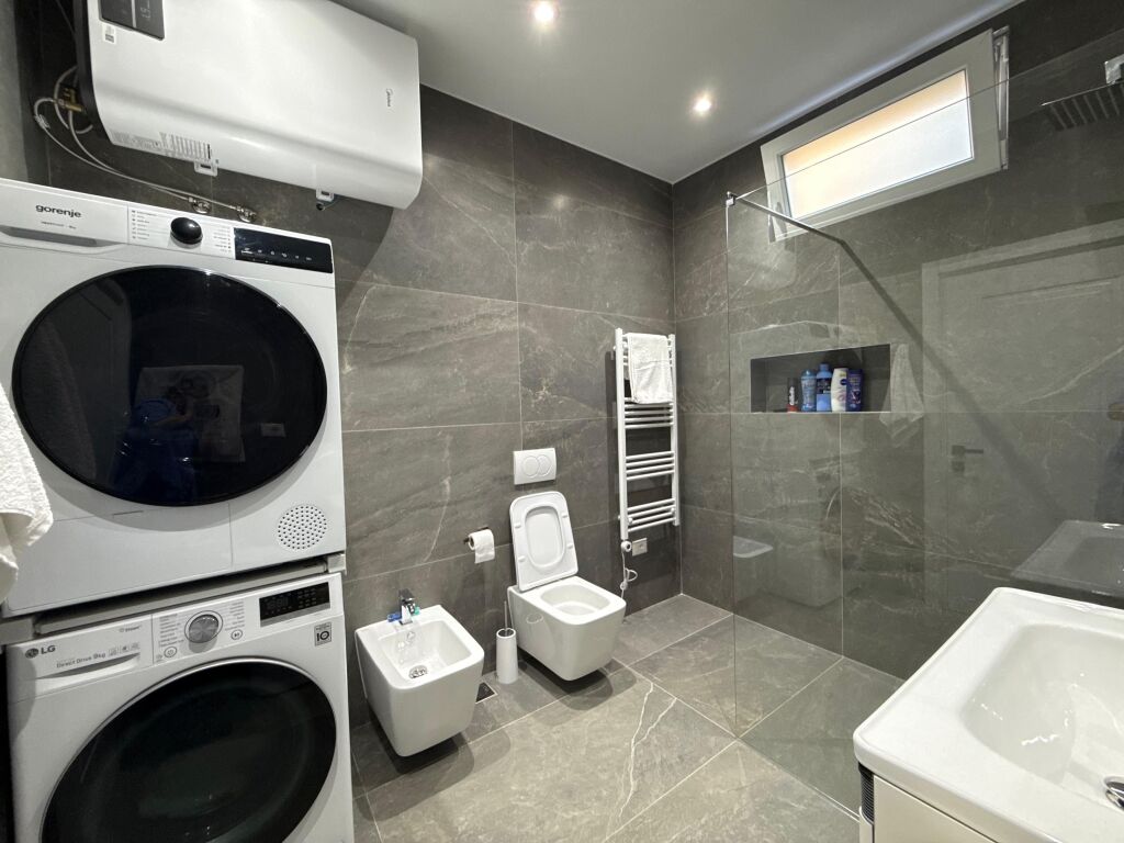 JEPET ME QIRA SHTËPI 2+1 + DEPO | 105 m² | MATERNITETI I RI, TIRANË