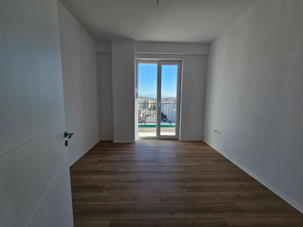 Vendesi in vendita 3+1+2+Veranda nel Comune di Parigi