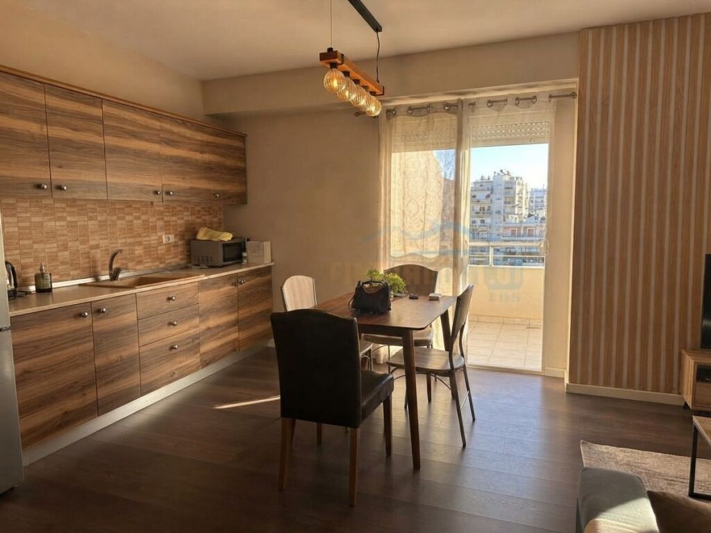 Affitto, Appartamento 1+1, Complesso Delijorgji, Tirana
