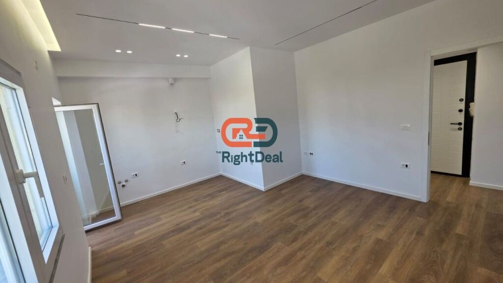 At Kongresi I Manastirit Street, Apartment 1+1 for Sale, Ideal for Living and Investment!!!