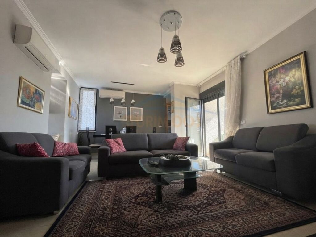 Shitet , Apartament 3+1+2 , Rruga e Kosovareve