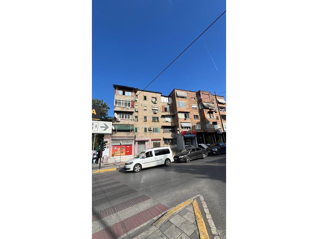 Shitet,Apartament 1+1, Shkolla e Bashkuar, Tiranë.