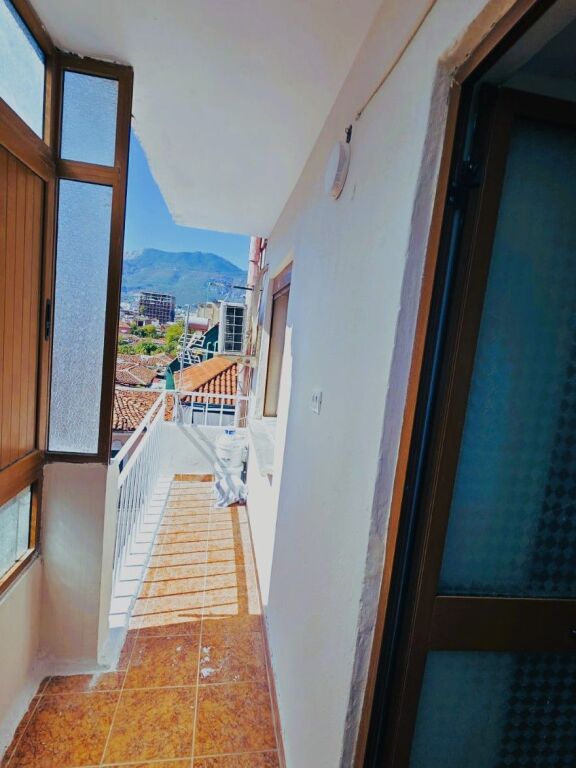 🏡 SHITET APARTAMENT 2+1 – RRUGA BARDHYL, TIRANË 📍