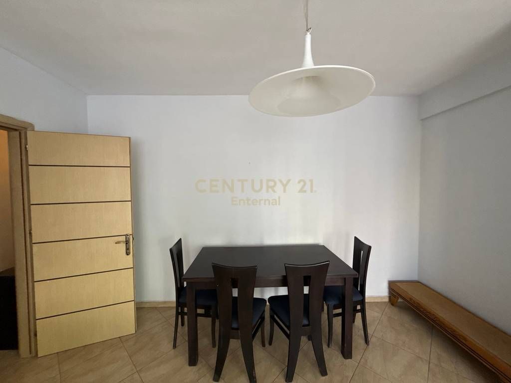 Apartament 2+1+ Verande Me Qira në Komunën e Parisit - 1100€ | 196 m² 1,100 € /Muaj 10,000 Lekë /Muaj