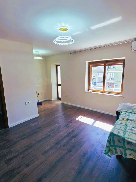 🏡 SHITET APARTAMENT 2+1 – RRUGA BARDHYL, TIRANË 📍