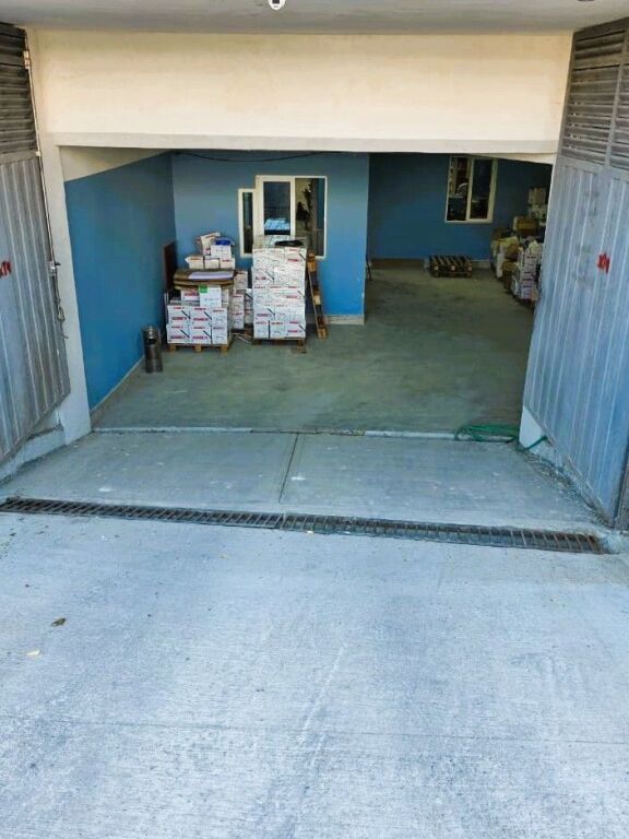 In vendita magazzino con uffici in via Ardeno, Tirana