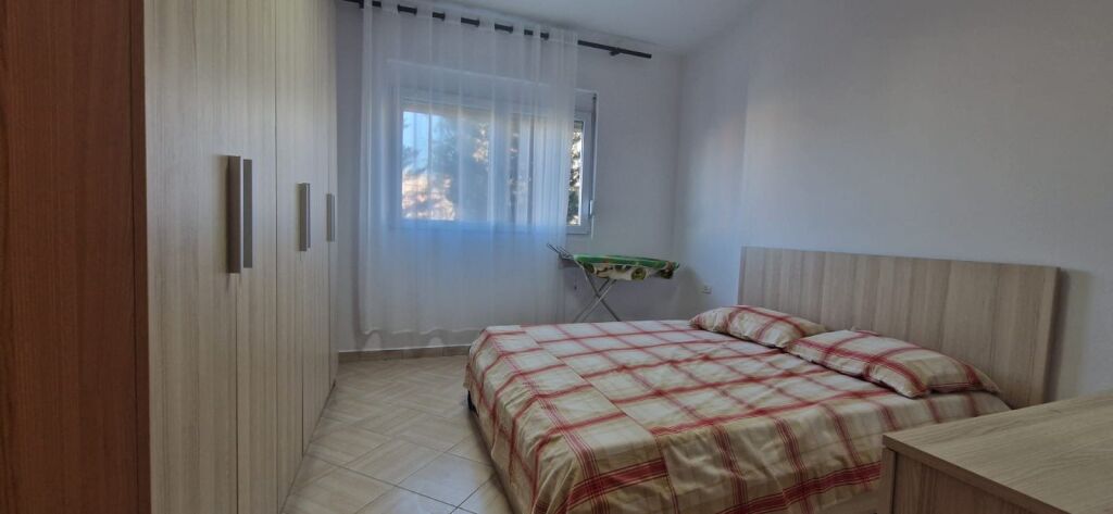 Apartament 2+1+2 per shitje prane kopshtit Botanik