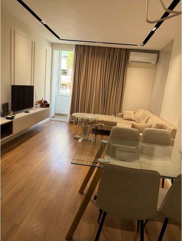 PRANE ISH-GARDES, APARTAMENT 2+1+2 PER QIRA