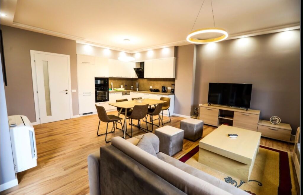 Apartament me qera 2+1+2 Perballe Toptanit