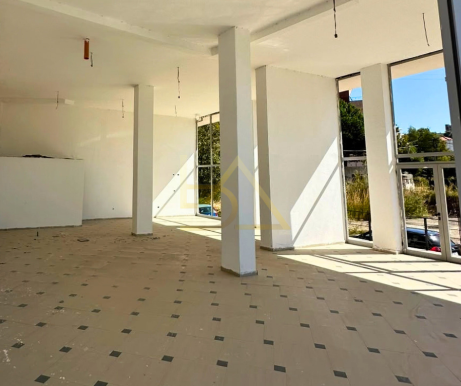 JEPET ME QIRA AMBIENT BIZNESI – SHKËMBI I KAVAJËS, DURRËS